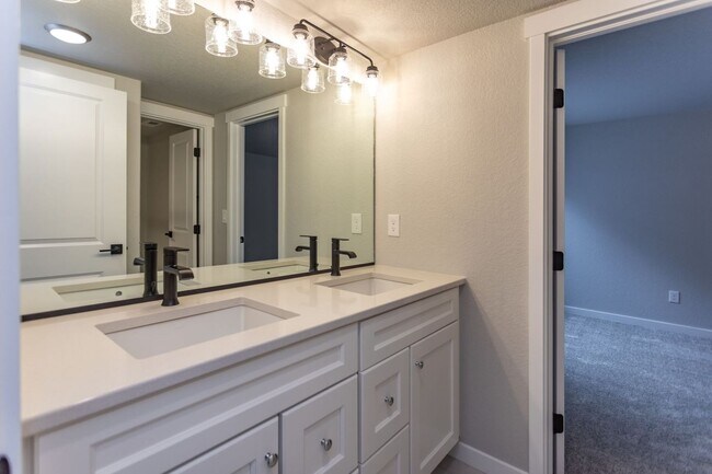 Building Photo - Exceptional 4-Bedroom Home with Dual Fireplaces, Main Level Master Suite, and Spacious Basement -...