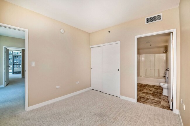 Building Photo - Condo - Heart of Downtown San Diego