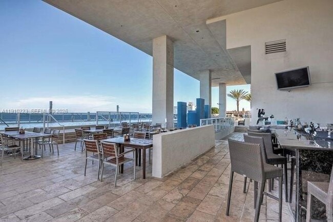 Building Photo - 1830 S Ocean Dr