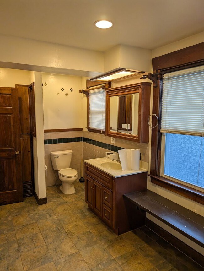 Building Photo - 3 Bd/1 Bath Home for Rent -- Available NOW!