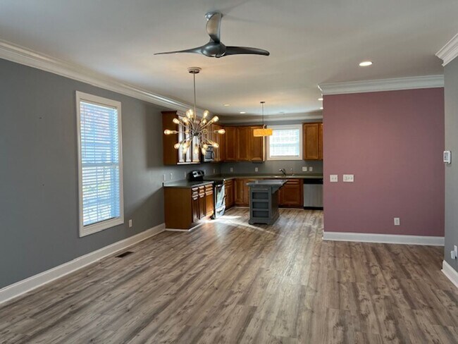 Building Photo - Lovely Home in the Love Grove subdivision!