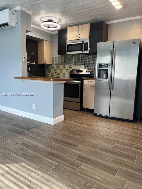 Building Photo - 837 NE 17th Terrace