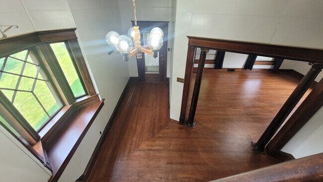 Building Photo - 612