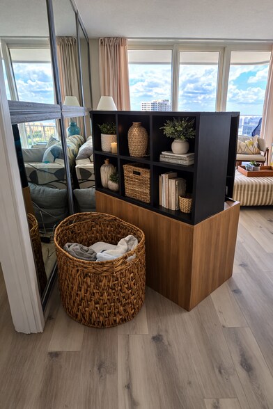 Building Photo - 3047 S Atlantic