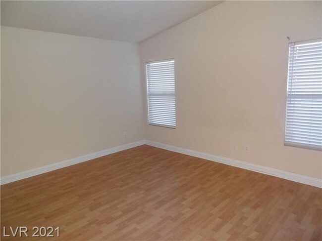 Building Photo - Wonderful 1 Story, 3 Bedroom Townhouse wit...