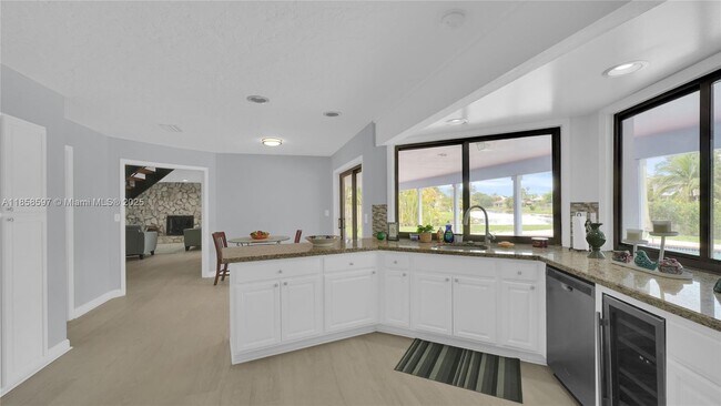 Building Photo - 540 SW 101st Ave