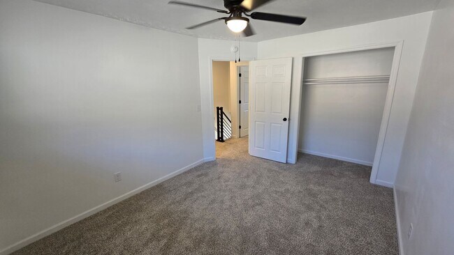 Building Photo - 2 bed/ 1.5 Bathroom Townhouse Church Hill,...