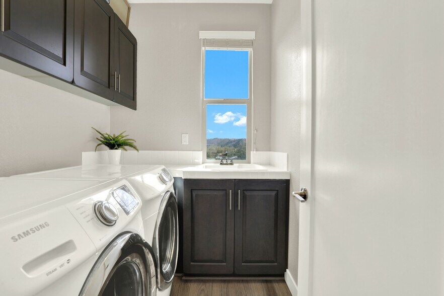 Laundry - 5988 Shaw Lopez Row