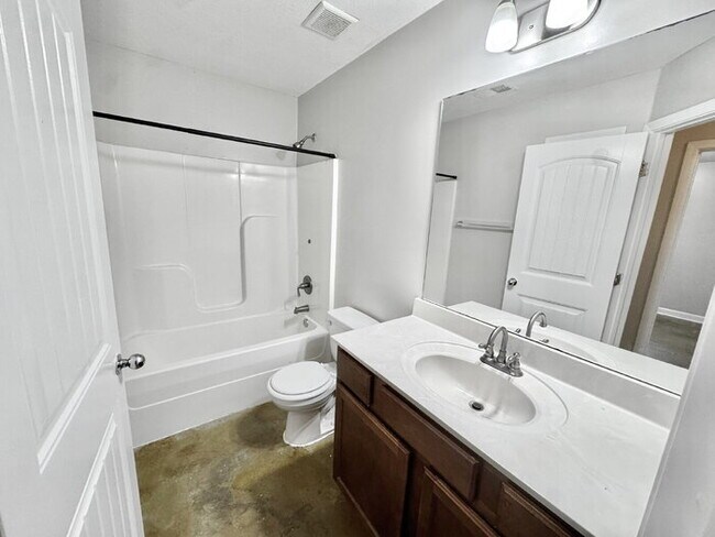 Building Photo - 3915 Jordan View Dr