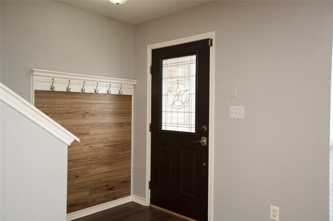 Building Photo - 2419 Fox Water Dr