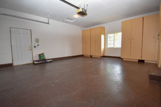Building Photo - 458 E 900 N