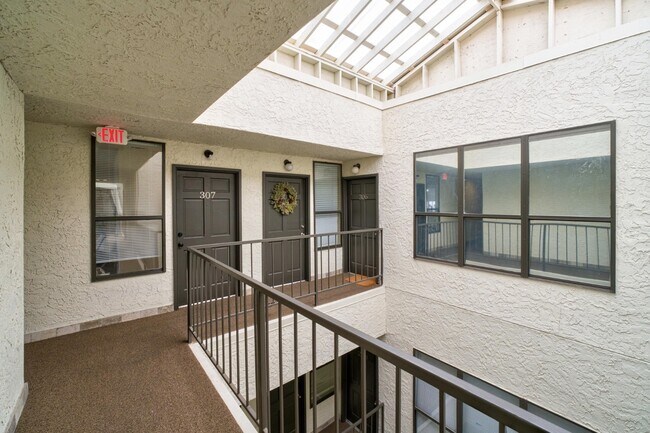 Building Photo - 2409 Leon St