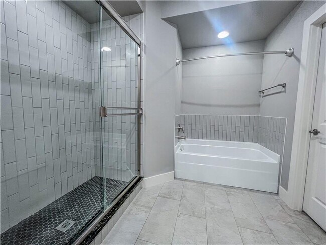 Building Photo - 1825 Woodhause Cir