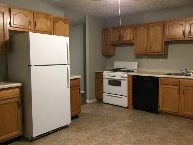 Building Photo - Roomy Southside 3 Bedroom Home with fenced...