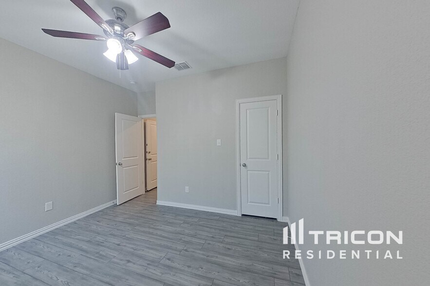 Building Photo - 2513 Starwater Dr