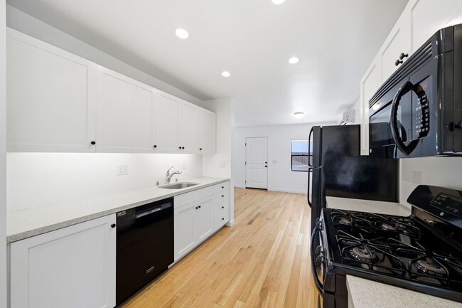 Building Photo - 1741 N Ave 46