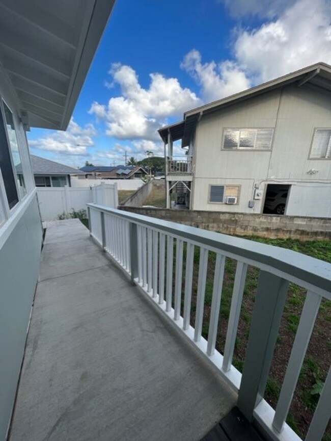 Building Photo - 3 bedrooms/ 2 baths on the ground level Du...