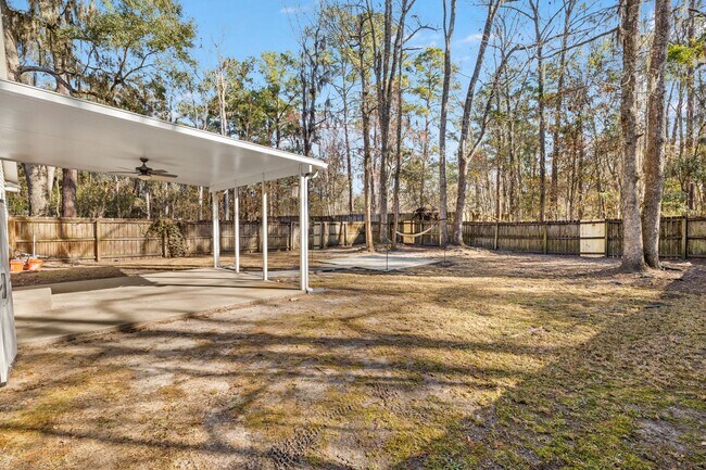 Building Photo - No HOA! Large Lot!