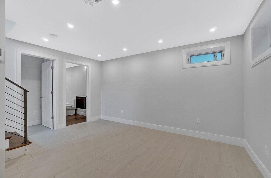 Building Photo - 297 Concord Ave