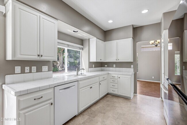 Building Photo - 4759 Rhapsody Dr