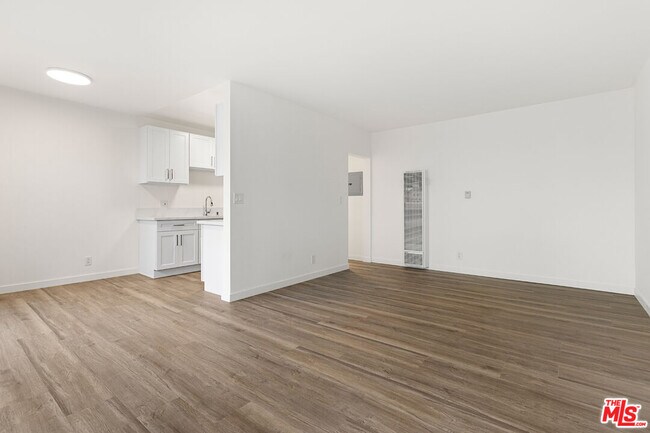 Building Photo - 1433 Brockton Ave