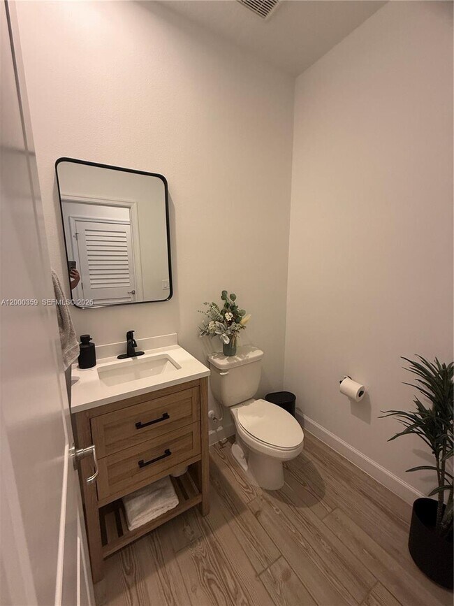 Building Photo - 10503 SW Orana Dr