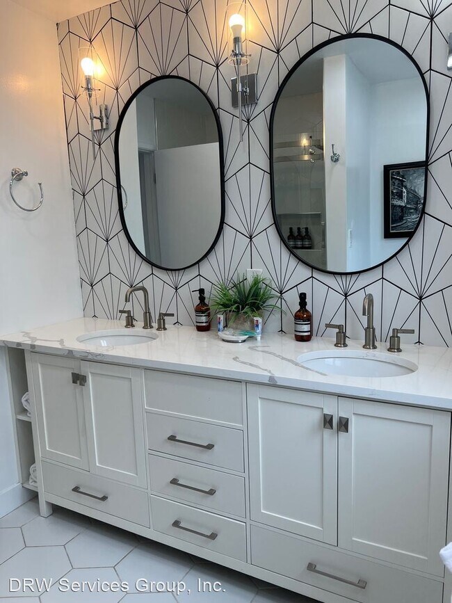 Building Photo - 3 br, 2 bath House - 6047 Soledad Mountain...