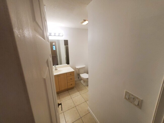 Building Photo - 1049 SW Ingrassina Ave