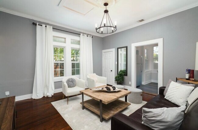 Building Photo - 1002 W Mulberry Ave