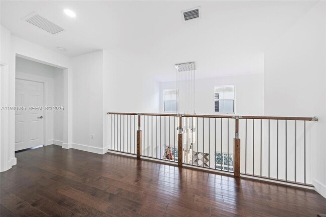 Building Photo - 6933 NW 104th Ct