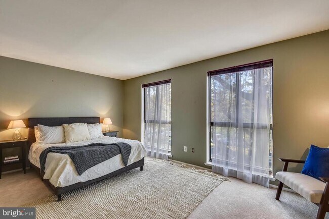 Building Photo - 2044 Royal Fern Ct