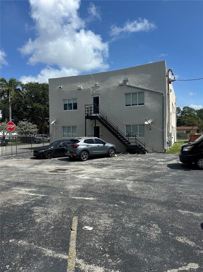 Building Photo - 2500 NE 192 St