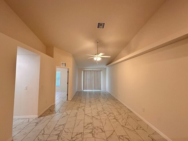 Building Photo - 528 SE 4th Terrace