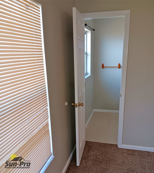 Building Photo - 2735 Fern Palm Dr