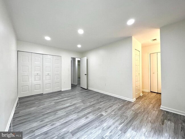 Building Photo - 8119 Inverness Ridge Rd