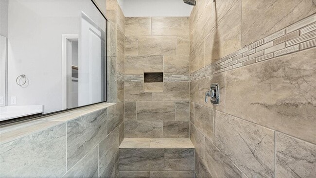 Building Photo - 1941 Colonial Ave