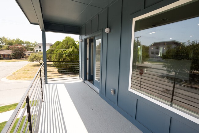 Building Photo - 3144 Wayside Ave