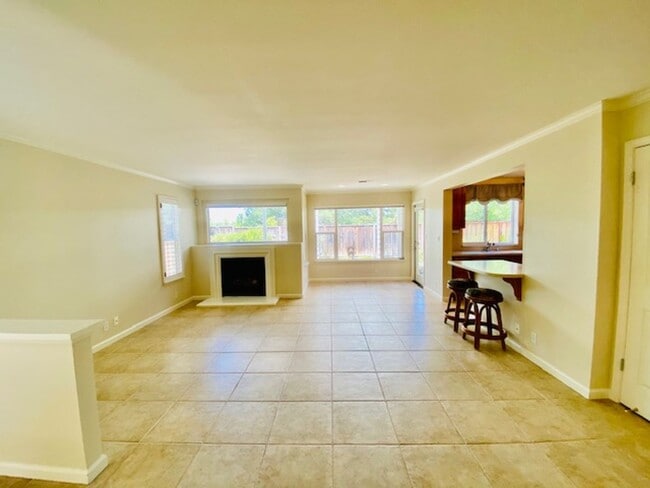 Building Photo - Elegant and Move-In Ready 4BD/3BA, Two-Sto...