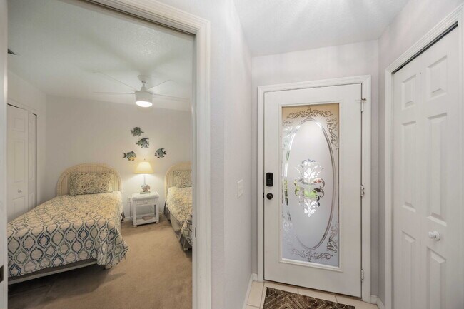 Building Photo - Nestled in the picturesque community of Rotonda Lakes!