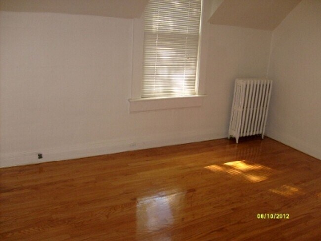 Building Photo - 152 E Gorham St