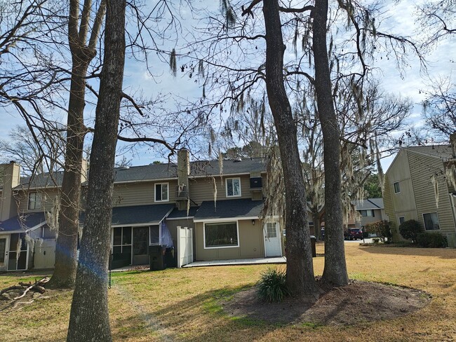 Building Photo - Chapel Creek