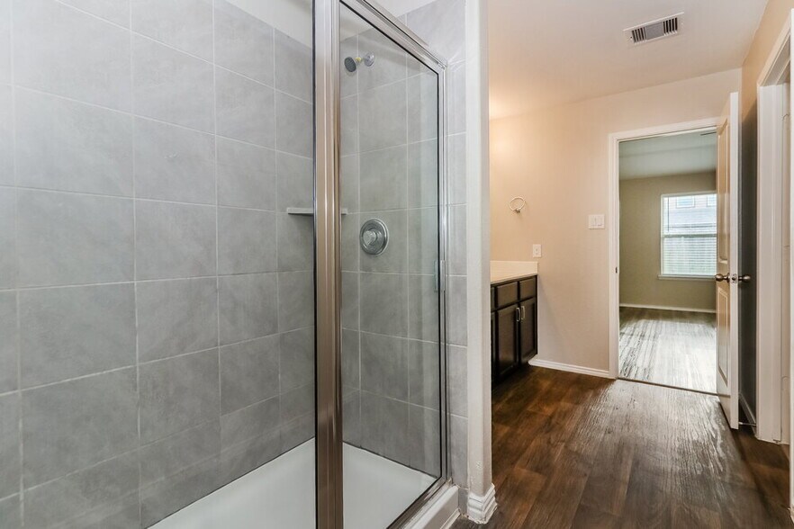 Building Photo - 8102 Rose Petals Ln