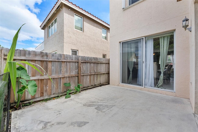 Building Photo - 3527 Chesapeake Cir