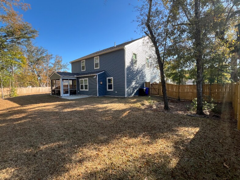 Building Photo - 3093 Grinnell St