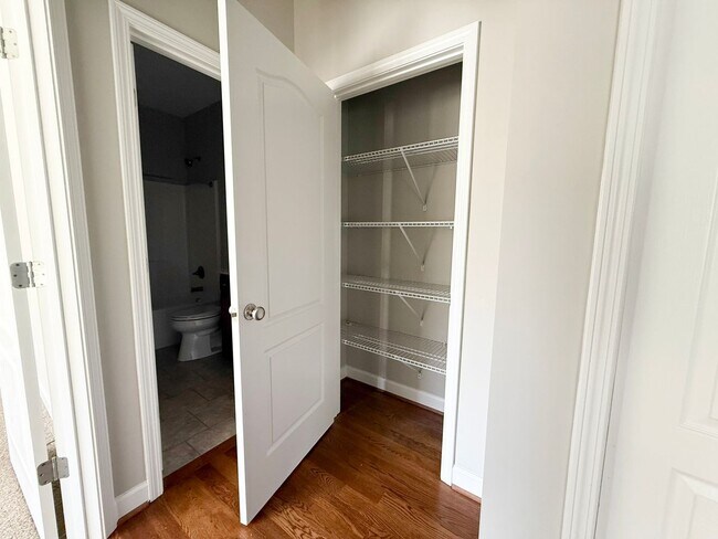 Building Photo - Spacious 4-Bedroom Home with Large Yard and Dual Garages in Cookeville