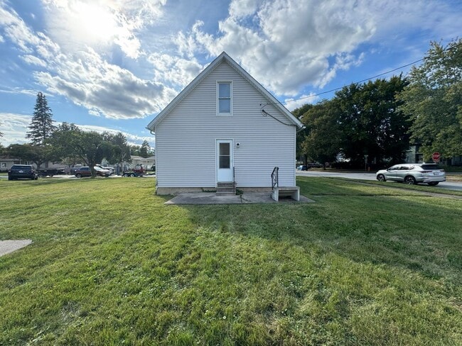 Building Photo - Newly Remodeled 2-Bed, 1-Bath Home in Hami...