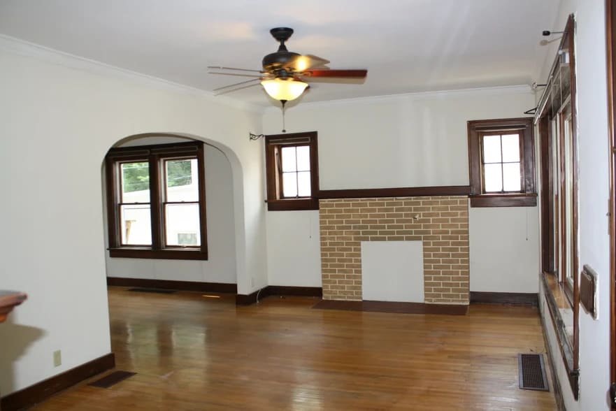 Building Photo - 426 E 2nd St