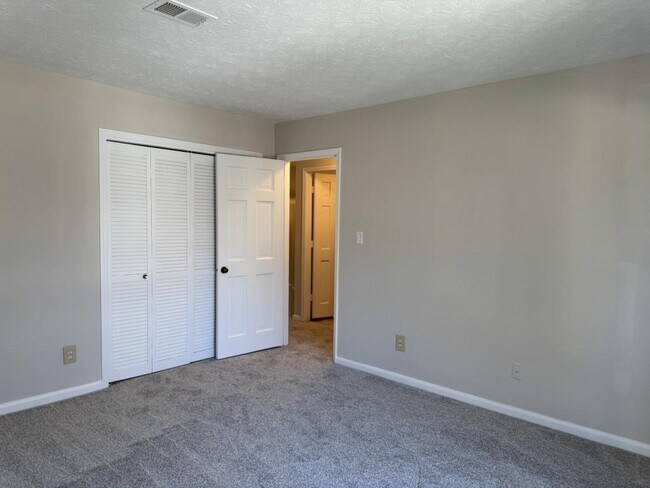 Building Photo - 731 Hanover Ln SE