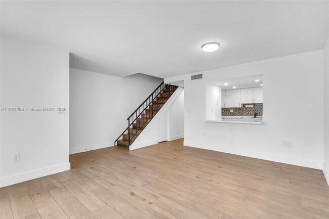 Building Photo - 265 Grapetree Dr