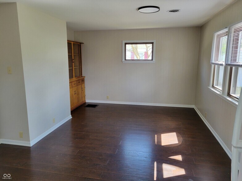 Building Photo - 10570 Barmore Ave